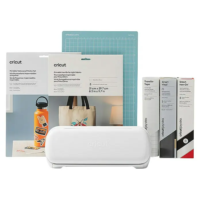 Cricut Joy Xtra Plotter de corte Starter Bundle - Blanco, Bluetooth, Ancho de corte: 21,6 cm, Longitud de corte: 1,2 m - Versátil kit de manualidades Cricut Joy Xtra con plotter, vinilos, transfer textil, papel adhesivo, tapete y cinta de transferencia.