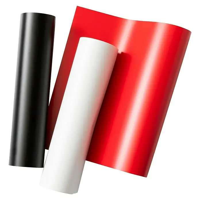 Cricut Joy Xtra Vinylfolie Smart Permanent - 3 -tlg., Elegance, 24,1 x 30,5 cm - Das Bild zeigt eine Auswahl an verschiedenen Folien in Schwarz, Weiß und Rot, die in Rollenform oder als Blatt dargestellt sind.