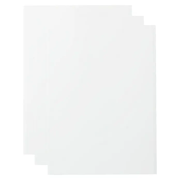 Cricut Joy Xtra Vinylfolie Smart Label Beschreibbar Permanent - 3 Stk., Weiß - Drei übereinander liegende, leere weiße Blätter Papier mit leichten Schatten, ideal für Präsentationen oder Dokumente.