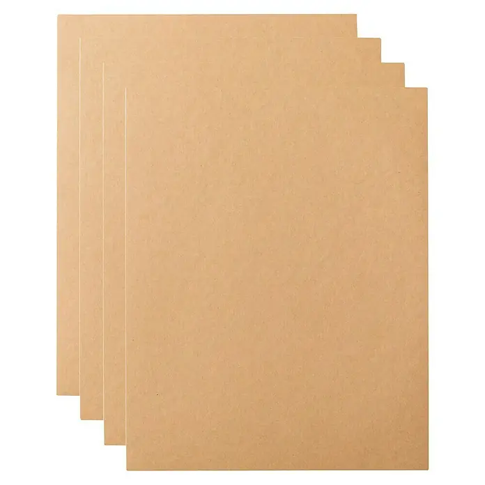 Cricut Joy Xtra Aufkleber Smart Label Paper Permanent - 4 Stk., Braun, 24,1 x 30,5 cm - Ein Stapel brauner Kraftpapierblätter, ideal für Bastelprojekte, Verpackungen oder als vielseitiges Schreibmaterial.