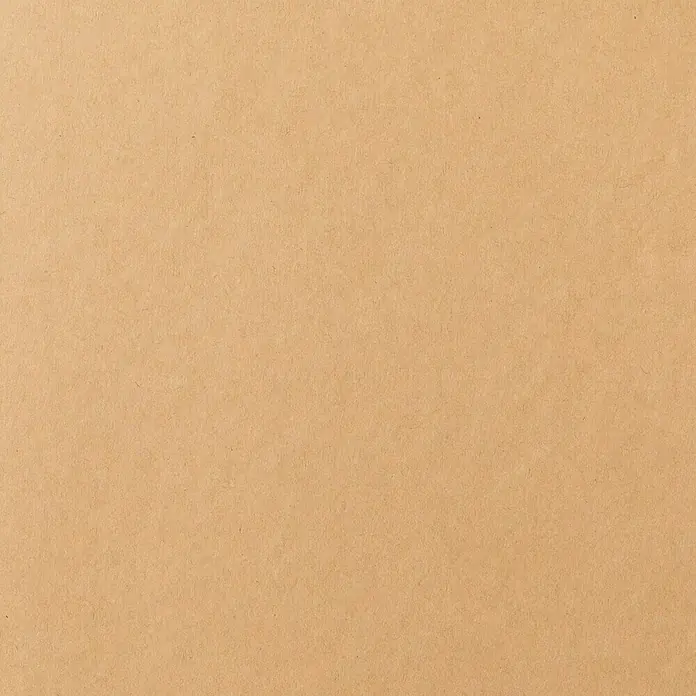 Cricut Joy Xtra Aufkleber Smart Label Paper Permanent - 4 Stk., Braun, 24,1 x 30,5 cm - Nahaufnahme eines braunen Kartonhintergrunds mit leichter Textur, ideal für minimalistische Designs und natürliche Produktpräsentationen.