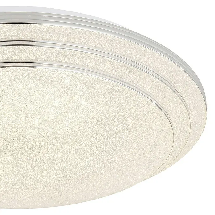 Globo LED-Deckenleuchte rund Aley - 18 W, Mehrfarbig, Weiß, Ø x H: 40 x 9,5 cm - Nahaufnahme einer runden, weißen Deckenleuchte mit silberfarbenem Rahmen und einem texturierten, funkelnden Lampenschirm.