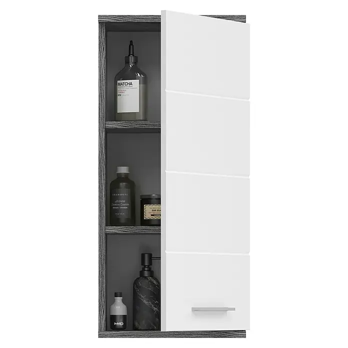 xonox.home Blake Hängeschrank Blake - B x T x H: 35 x 25 x 77 cm, Weiß/Rauchsilber - Nahaufnahme eines Badezimmerschranks mit diversen Pflegeprodukten und einer weißen Tür, die teilweise geöffnet ist.