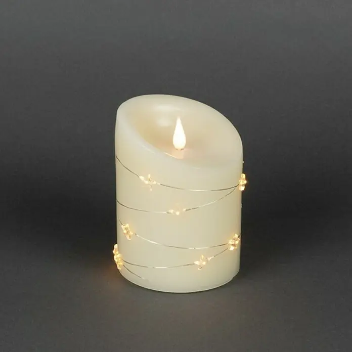 Konstsmide LED-Kerze - Cremeweiß, Ø x H: 10 x 14 cm, Echtwachs - Dekorative LED-Echtwachskerze mit warmweißem Flackereffekt und zarten Blütenlichtern für eine stimmungsvolle Atmosphäre.