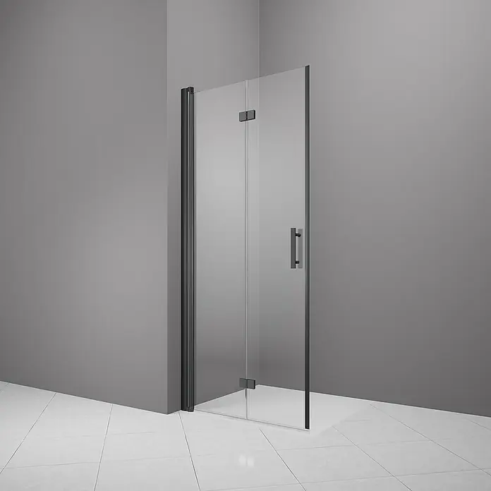 Camargue Vario Dusch-Falttür B52 - 80 x 195 cm, Beschichtet, Schwarz, Glasstärke: 6 mm - Nahaufnahme einer modernen, rahmenlosen Duschkabine mit schwarzem Beschlägen und klarem Glas, die Eleganz und Funktionalität vereint.
