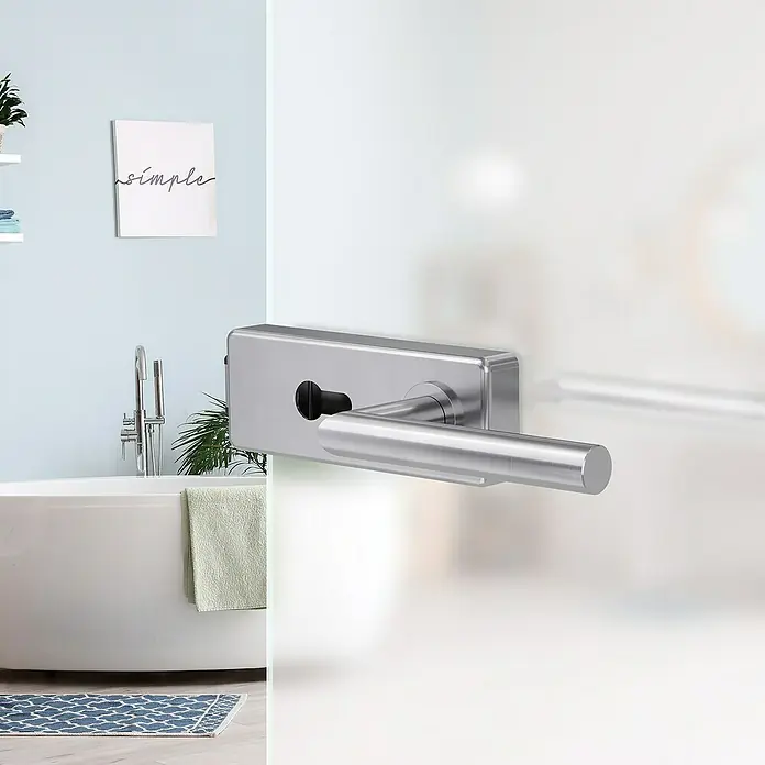 Diamond Doors Glastürbeschlag Style Premium PZ - Edelstahloptik, Bandbohrung/Bänder: Office 3-teilig, Verschließbar - Nahaufnahme eines modernen Türgriffs aus Edelstahl mit Schlossfunktion, ideal für Badezimmertüren.