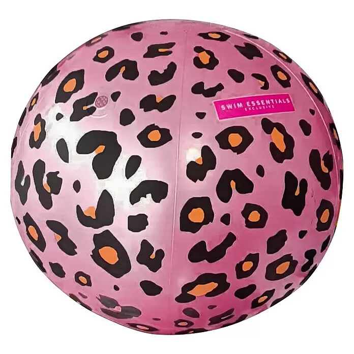 Swim Essentials Wasserball mIt Sprinkler - Durchmesser: 57 cm, Rosa - Rosa aufblasbarer Leopard-Print-Wasserball mit "Swim Essentials"-Etikett.