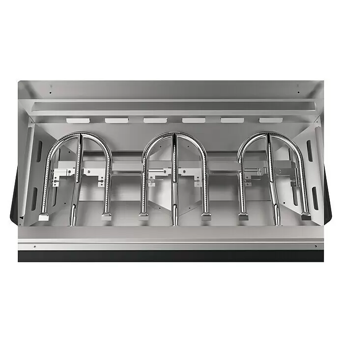 Cozze Plancha-Grill 800 - Grillfläche (B x T): 80 x 50 cm, 7,5 kW, Schwarz - Drei glänzende, gebogene Gasgrillbrenner aus Edelstahl, montiert in einem silbernen Metallgehäuse.