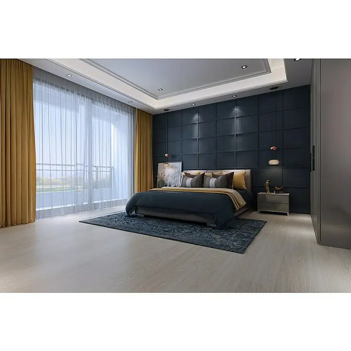 Laminado Roble Jazmín - 1.380 x 193 x 7 mm, AC3 - Dormitorio con cama azul oscuro, una alfombra elegante y cortinas suaves. La iluminación crea un ambiente acogedor y atractivo.