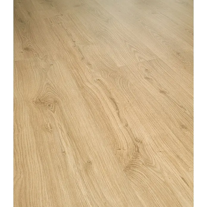 Laminado Roble Sándalo - 1.380 x 193 x 8 mm, Roble Sándalo, AC4 - Primer plano de suelo laminado ligero con sutiles vetas de madera, ideal para interiores modernos.