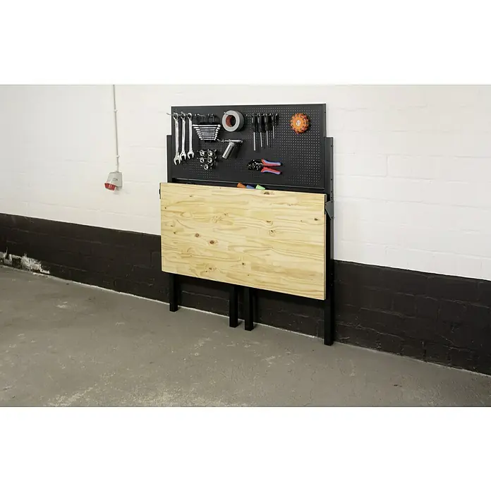 Werkbank Klappbar - L x B: 64,6 x 121,5 cm, Arbeitshöhe: 142 cm, Belastbarkeit: 150 kg - Werkbank mit Werkzeugen an einer Werkzeugwand, ideal für Garagen oder Werkstätten, platzsparend zusammenklappbar.