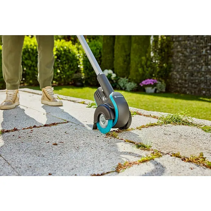 Gardena Power for All 18V Limpiador de juntas de batería EasyWeed 1800/18V - 18 V, 1 batería - El cepillo para juntas Accu EasyWeed de Gardena elimina sin esfuerzo malas hierbas y musgo de las juntas, asegurando un aspecto limpio de terrazas y caminos.