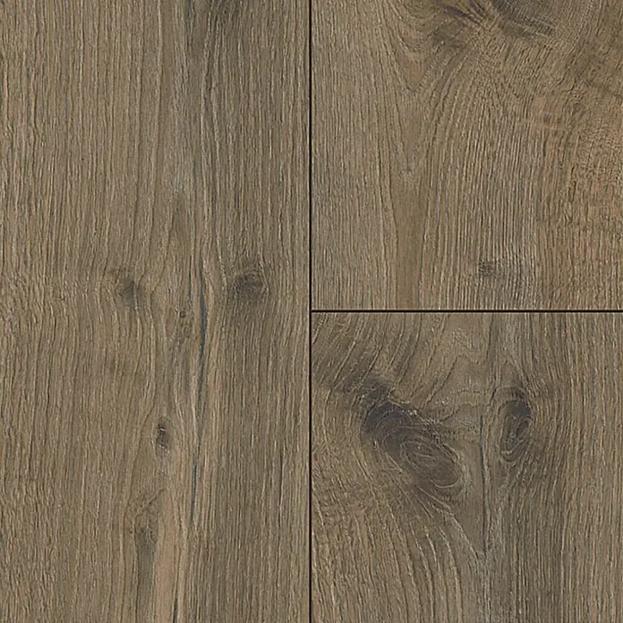 Krono Original Laminat Altitude - Hare Tegernsee Oak, Landhausdiele, 2.003 x 245 x 12 mm - Nahaufnahme von Holzdielen mit sichtbarer Maserung. Ideal für Bodenbeläge, die natürliche Eleganz und Wärme ausstrahlen.