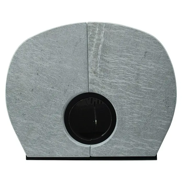 Hark Kaminofen Keno ECOplus - 7 kW, Raumheizvermögen: 193 m³, Material Verkleidung: Stahl, Grau - Das Foto zeigt einen modernen Kamin aus grauem Stein, der eine elegante und zeitgemäße Atmosphäre in jeden Raum bringt.