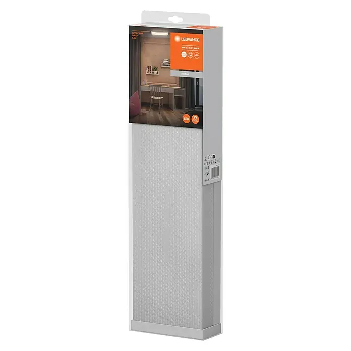 Ledvance LED-Deckenleuchte Office Line Wrap - 20 W, L x B x H: 60 x 16,31 x 7,16 cm, Weiß, Kaltweiß - Nahaufnahme der Verpackung einer LEDVANCE Office Line Wrap 0.6M LED-Leuchte, die eine Büroszene mit Schreibtisch und Beleuchtung zeigt.
