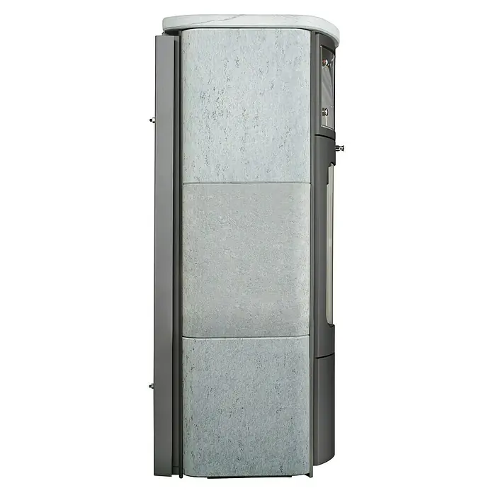 Hark Kaminofen Opera B - 7 kW, Raumheizvermögen: 193 m³, Material Verkleidung: Stahl, Grau - Nahaufnahme eines Kaminofens mit grauem Steindekor, der ein modernes und elegantes Design aufweist.