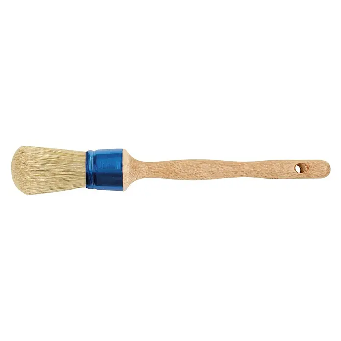 Brocha para albañilería Prensada pop Nº8 - Anchura cerdas: 27 mm, Tipo de cerdas: Mix de cerdas, Material empuñadura: Madera - Un primer plano de un pincel redondo con mango de madera y virola azul. Ideal para trabajos precisos y líneas finas.