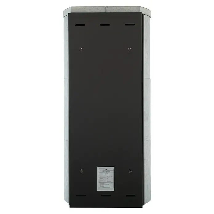 Hark Kaminofen Keno ECOplus - 7 kW, Raumheizvermögen: 193 m³, Material Verkleidung: Stahl, Grau - Rückansicht des Pelletofens mit Betonverkleidung und schwarzer Rückwand. Der Ofen besitzt eine CE-Kennzeichnung und Montagevorrichtungen.