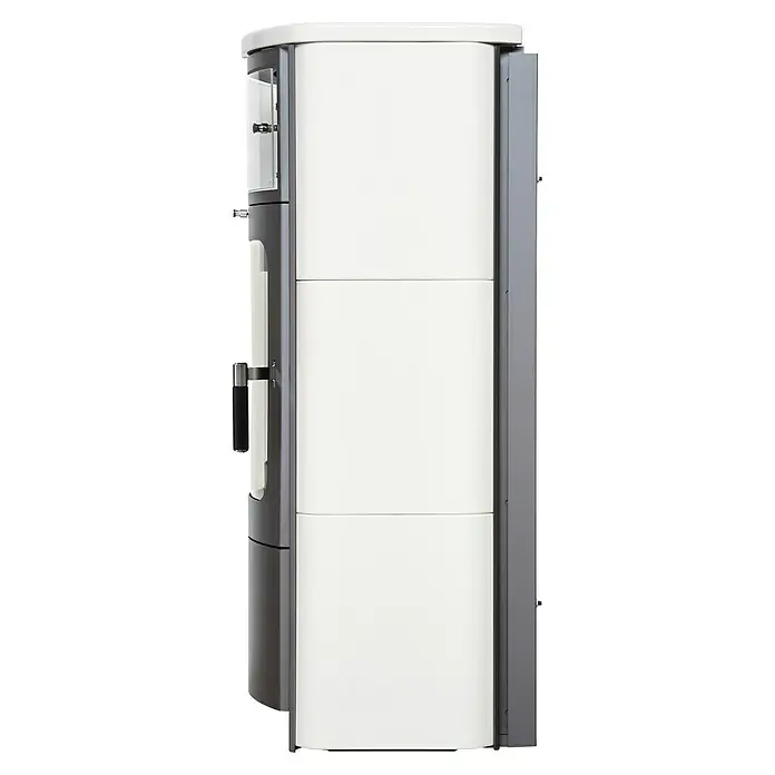 Hark Kaminofen Opera B - 7 kW, Raumheizvermögen: 146 m³, Material Verkleidung: Keramik, Creme/Weiß - Seitenansicht eines modernen Kaminofens in Weiß und Grau, der Wärme und Stil in jeden Raum bringt.