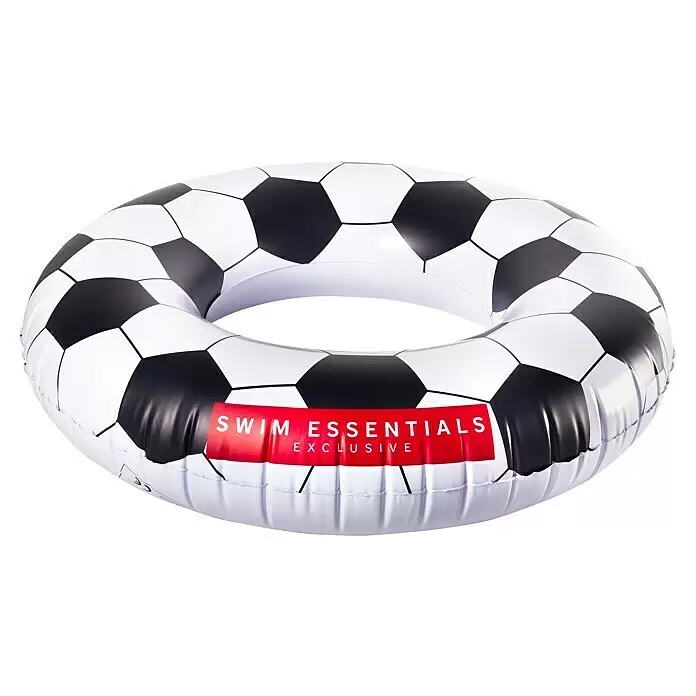 Swim Essentials Schwimmring - Durchmesser: 90 cm, Fussball - Aufblasbarer Schwimmring mit schwarz-weißem Fußballmuster und 'SWIM ESSENTIALS'-Logo.