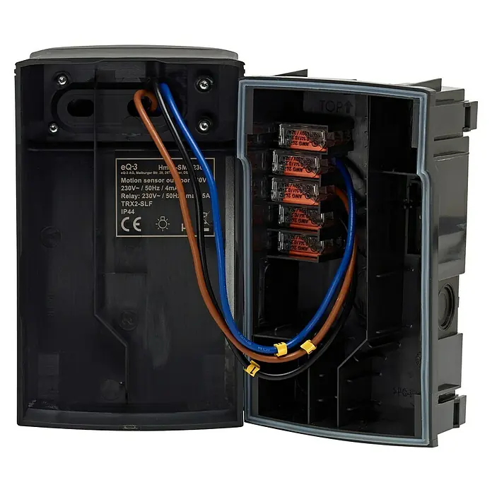 Homematic IP Bewegungsmelder mit Schaltaktor - Anthrazit, 1.150 W - Detailaufnahme eines eQ-3 Bewegungssensors TRX2-SLF mit geöffnetem Gehäuse, das interne Verkabelung und Klemmen zeigt.