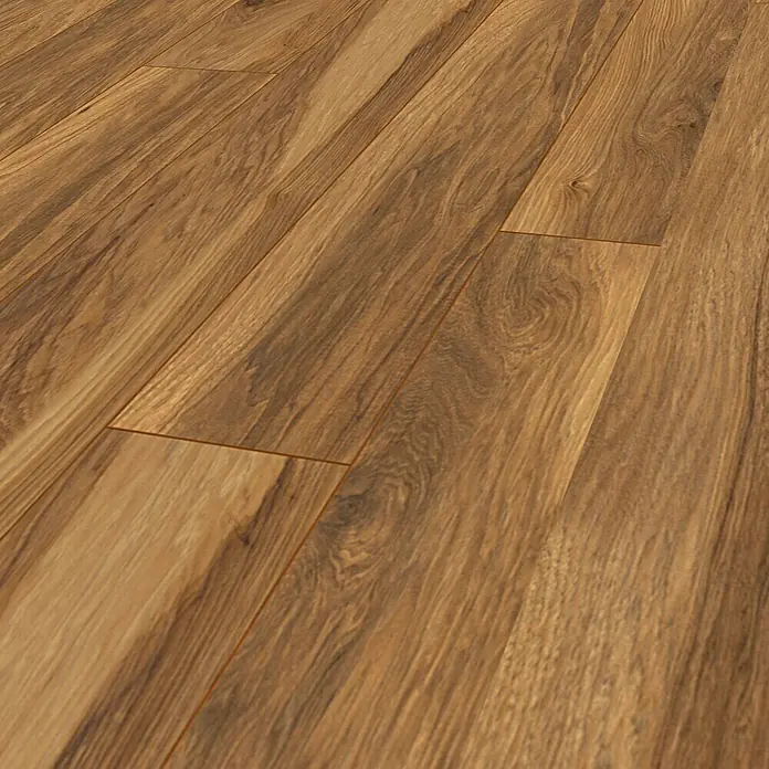 Krono Original Laminat Atlantic 10 - Appalachian Hickory, Landhausdiele, 1.288 x 195 x 10 mm - Nahaufnahme von Laminatboden in warmen Holztönen, der eine natürliche und einladende Atmosphäre schafft.\n