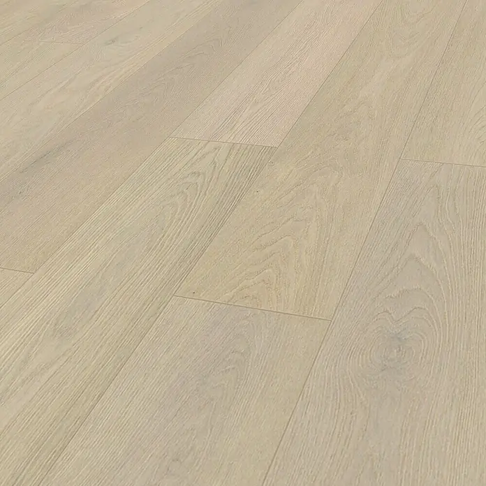 Krono Original Laminat Atlantic 10 - Rope Ethereal Oak, Landhausdiele, 1.288 x 195 x 10 mm - Nahaufnahme von hellem, modernem Laminatboden, der die natürliche Holzstruktur und das elegante Design hervorhebt.