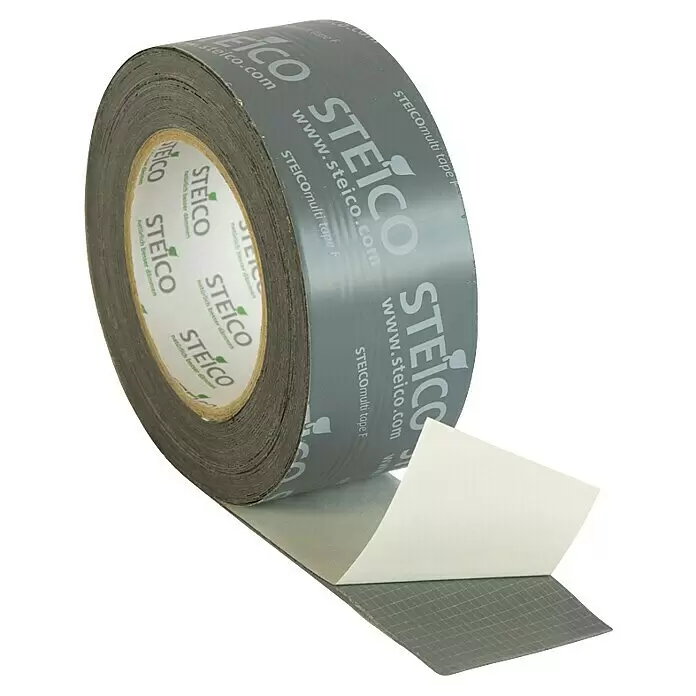 Steico Klebeband multi tape F - 25 m x 60 mm - Rolle graues STEICO Multi Tape F, entrollt mit weißer Schutzfolie und Klebeseite mit Gittermuster.
