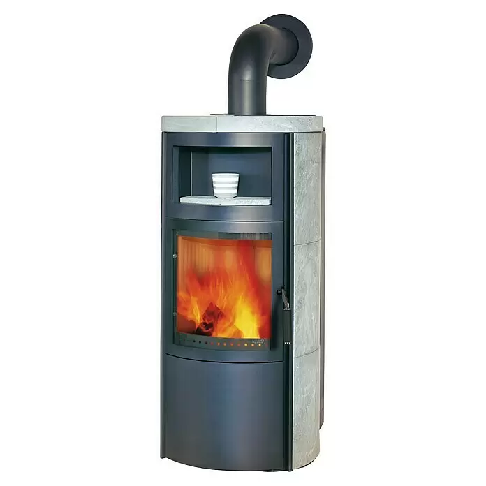 Hark Kaminofen VITO WW GT ECOPLUS - 14 kW, Raumheizvermögen: 116 m³, Naturstein - Dunkelgrauer Kaminofen mit hellgrauer Steinverkleidung, Glastür mit Feuer und dunkelgrauem Rauchrohr.