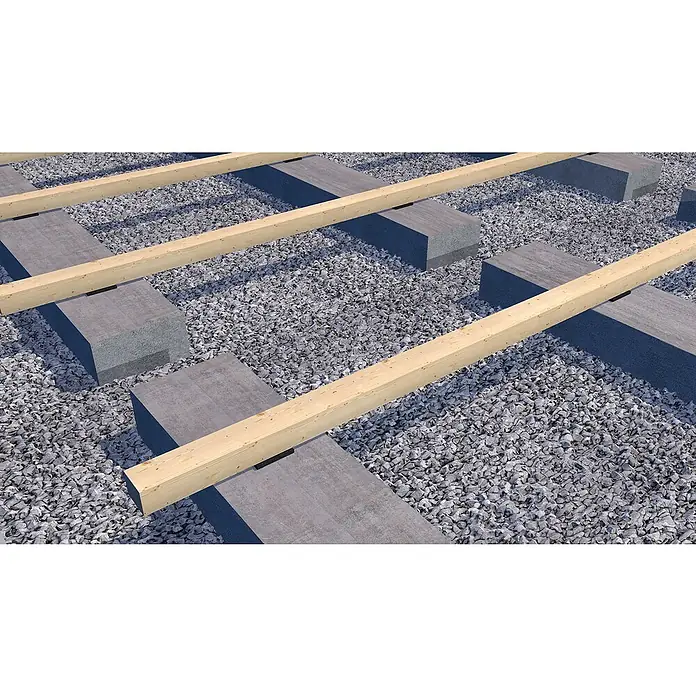 HS Terra Unterkonstruktion-Auflagepad Ground25 Stk., B x L: 70 x 70 mm, Stärke: 10 mm - Nahaufnahme von Bauholz, das auf Betonblöcken ruht, eingebettet in eine Oberfläche aus feinem Schotter, ideal für Terrassenunterkonstruktionen.