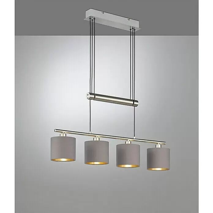 Trio Lighting Lámpara colgante Garda - 112 W, Taupe, Plata, E14 - Lámpara colgante lineal moderna con estructura de metal cepillado, cuatro pantallas de tela gris con interior dorado, colgando de una placa de techo.