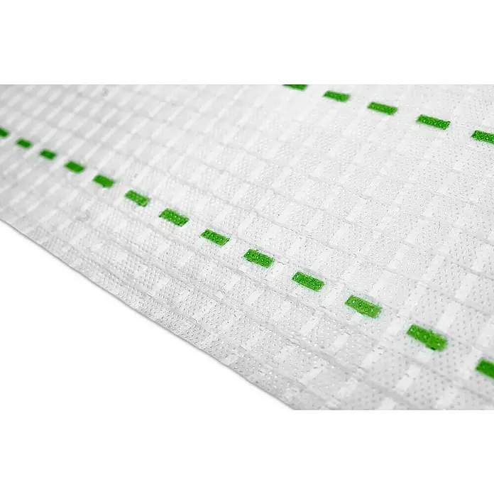 Steico Dampfbremsfolie multi membra 5 - 50 x 1,5 m, 75 m² - Nahaufnahme eines weißen chirurgischen Netzes mit grünen Markierungen, das in der Medizin zur Stützung von Gewebe verwendet wird.