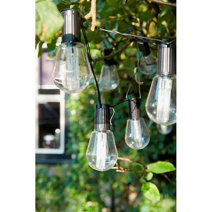 Luxform Guirnalda luminosa solar Alicante - Largo: 380 cm, LED - Una serie de bombillas transparentes con accesorios plateados, ideales para añadir ambiente a cualquier jardín o patio.