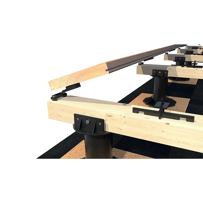 HS Terra Befestigungsclips Groove Stick125 Stk. - Detailansicht eines justierbaren Stelzlagersystems für Terrassen, das eine einfache und präzise Installation von Holzbalken ermöglicht.