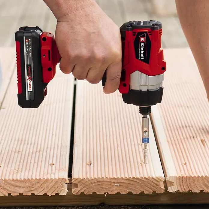 Einhell Power X-Change 18V Akku-Schlagschrauber TE-CI 18/1 Li - 18 V, Ohne Akku - Der Einhell Akku-Schlagschrauber im Einsatz, ideal für Heimwerker. Leistungsstark und kabellos für flexible Anwendungen.