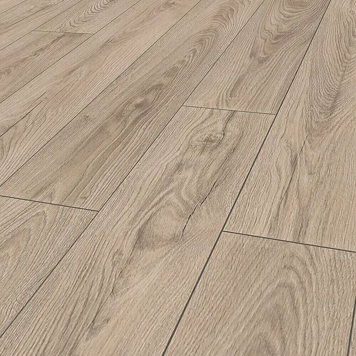 Krono Original Laminat Atlantic 10 - Mushroom Carpenter Oak, Landhausdiele, 1.288 x 195 x 10 mm - Nahaufnahme eines Laminatbodens in Holzoptik. Die Paneele zeigen eine detaillierte Maserung und eine natürliche Farbgebung, die Wärme ausstrahlt.