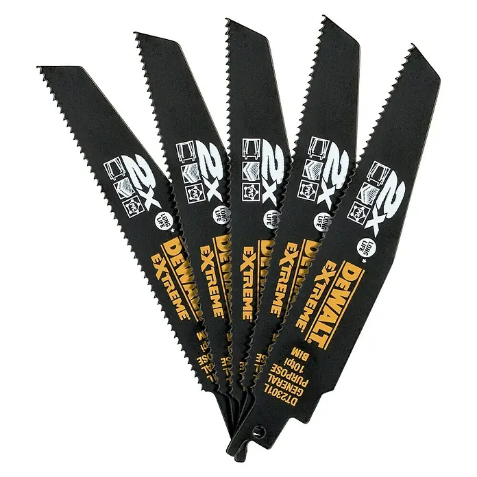 DeWalt Extreme Hoja de sierra de sable DT2301L-QZ - Plástico, Largo: 152 mm - Primer plano de cinco hojas de sierra recíproca negras DeWalt Extreme, diseñadas para uso general y larga duración.