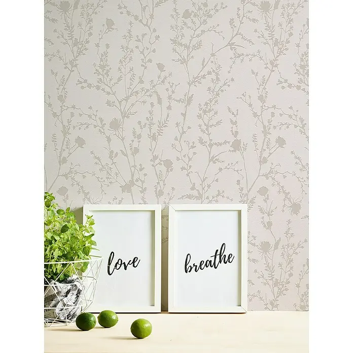 A.S. Création Casual Living Vliestapete - Hellrosa/Hellgrau, Floral, 10,05 x 0,53 m - Wandbild mit „Liebe“- und „Atmen“-Schriftzug, eingerahmt und mit Pflanzen und Limetten dekoriert. Perfekt für ein entspannendes Ambiente.