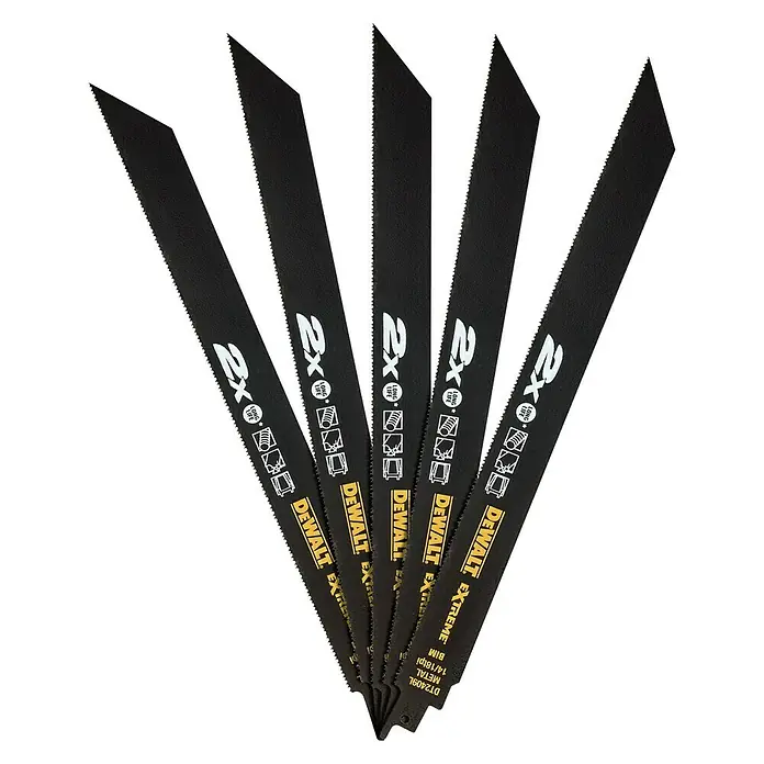 DeWalt Extreme Hoja de sierra de sable DT2409L-QZ - Metal, Largo: 305 mm - Primer plano de cinco hojas de sierra para metal DEWALT EXTREME, conocidas por su larga vida útil y rendimiento extremo.