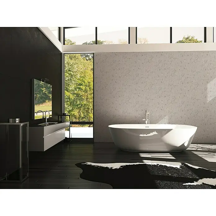 A.S. Création Casual Living Vliestapete Struktur - Grau/Beige/Silber, Uni, 10,05 x 0,53 m - Elegantes Badezimmer mit einer freistehenden Badewanne, einem modernen Waschtisch und großen Fenstern, die viel Tageslicht hereinlassen.