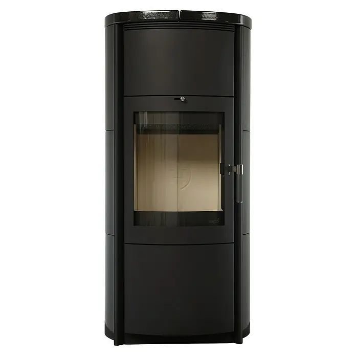Hark Kaminofen Keno ECOplus - 7 kW, Raumheizvermögen: 193 m³, Material Verkleidung: Keramik, Meteor-Schwarz - Ein kompakter, schwarzer Kaminofen mit einer klaren Glasscheibe, der Wärme und Stil in jeden Raum bringt. Perfekt für gemütliche Abende.
