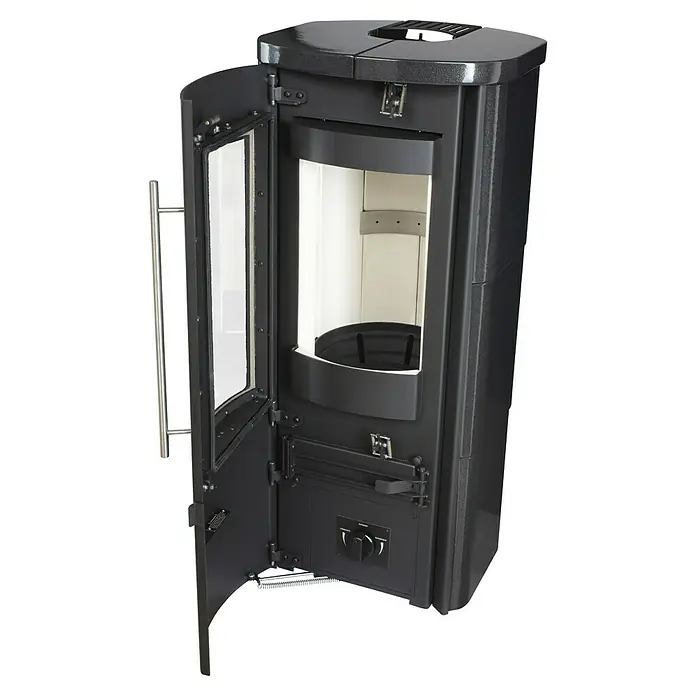 Hark Kaminofen Lova ECOplus - 6 kW, Raumheizvermögen: 165 m³, Material Verkleidung: Keramik, Schwarz - Ein eleganter Holzofen mit offener Tür, der die Brennkammer und das Design des Ofens hervorhebt. Ein Blickfang für jedes Zuhause.