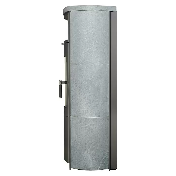 Hark Kaminofen Nika ECOplus - 5 kW, Raumheizvermögen: 138 m³, Grau - Seitenansicht eines modernen Kaminofens mit hellgrauen Steinverkleidungsplatten und dunkelgrauem Metallrahmen, mit Griff.