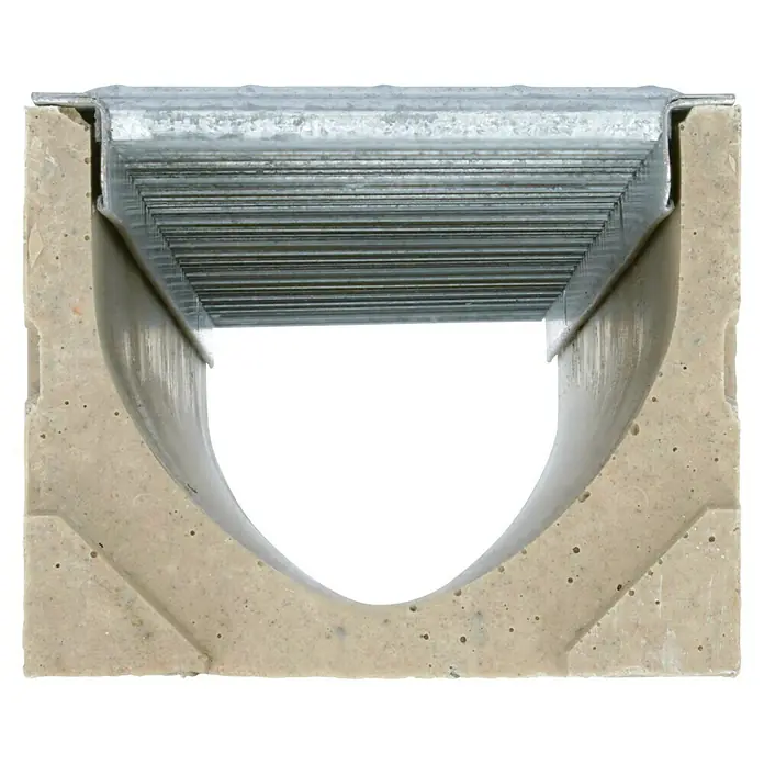 ACO Self Entwässerungsrinne Standardline - 100 x 11,8 x 9,7 cm - Nahaufnahme einer Entwässerungsrinne aus Beton mit einem Metallgitter. Das Design ermöglicht einen effizienten Wasserablauf.
