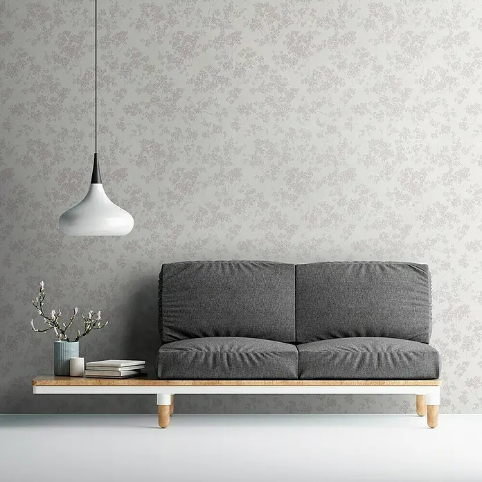 A.S. Création Casual Living Vliestapete Blümchen - Weiß/Rosa, Floral, 10,05 x 0,53 m - Das moderne graue Sofa mit minimalistischem Design und der elegante Hängelampe schaffen eine stilvolle Wohnatmosphäre.
