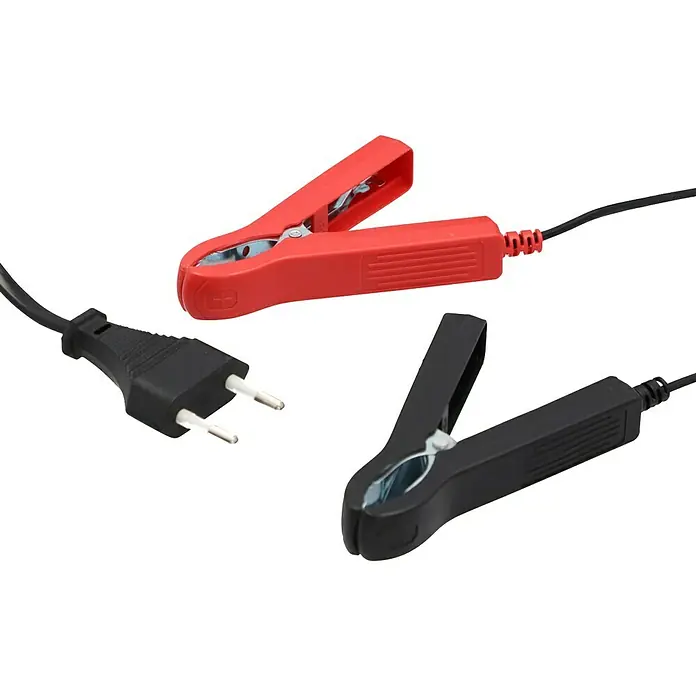 Cartrend Automatik-Ladegerät DP4.1 - Ladestrom: 4 A - Ein Autobatterieladegerät mit roter und schwarzer Klemme sowie einem Stecker. Zum Aufladen von Fahrzeugbatterien.