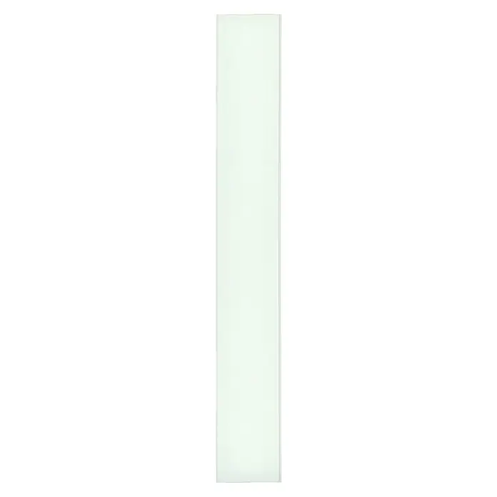 Bariperfil Revestimiento de pared de PVC Blanco - 260 x 33,3 cm, Blanco - Primer plano de una puerta de armario blanca y elegante con un diseño minimalista, ideal para decoraciones modernas e interiorismo.