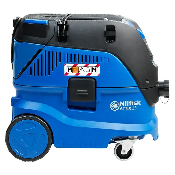 Nilfisk Elektro-Nass- & Trockensauger Attix 33-2M PC - 1.400 W, Behältervolumen: 30 l - Nahaufnahme des Nilfisk ATTIX 33 Nass- und Trockensaugers in Blau und Schwarz, ideal für Industrie und Gewerbe.