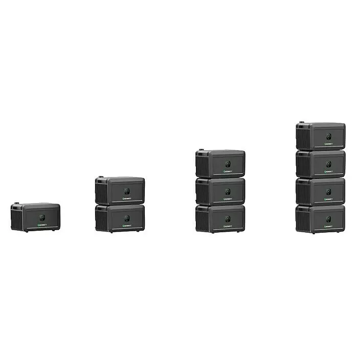Growatt Batteriespeicher NOAH 2000 - 0% MwSt. gem. § 12 Abs. 3 UStG - Nennleistung: 2.000 W - Mehrere dunkelgraue, rechteckige Growatt Batterieeinheiten, stapelbar und in Konfigurationen von einer bis zu fünf Einheiten hoch dargestellt.