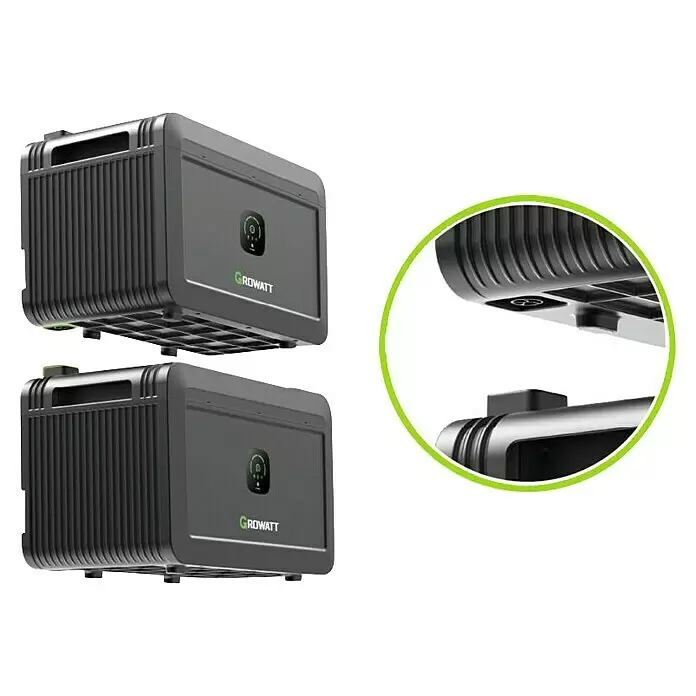 Growatt Batteriespeicher NOAH 2000 - 0% MwSt. gem. § 12 Abs. 3 UStG - Nennleistung: 2.000 W - Zwei dunkelgraue Growatt Wechselrichter, übereinander gestapelt, mit einer Nahaufnahme ihrer Verriegelung.